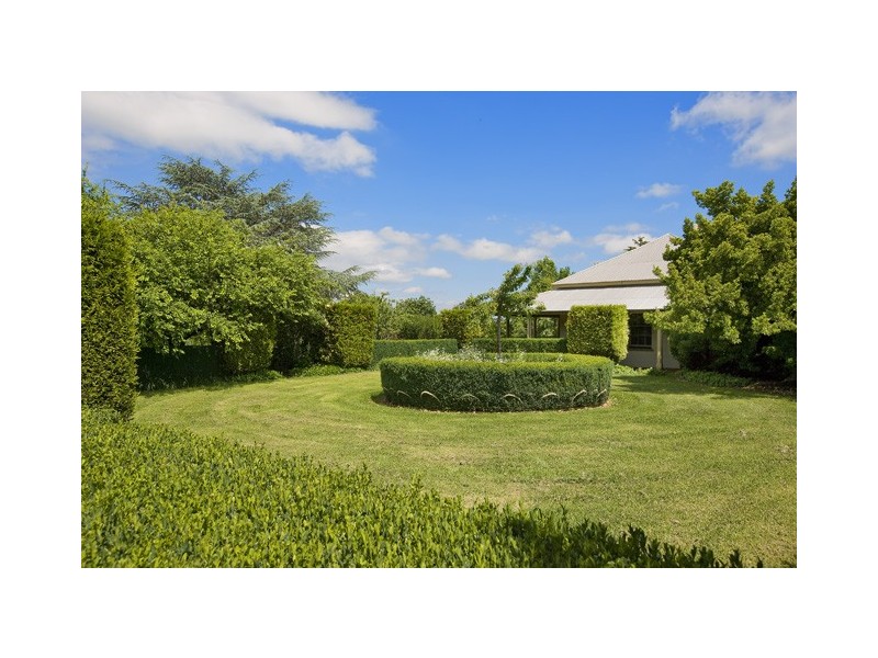 90 Eleven Mile Drive, Bathurst NSW 2795