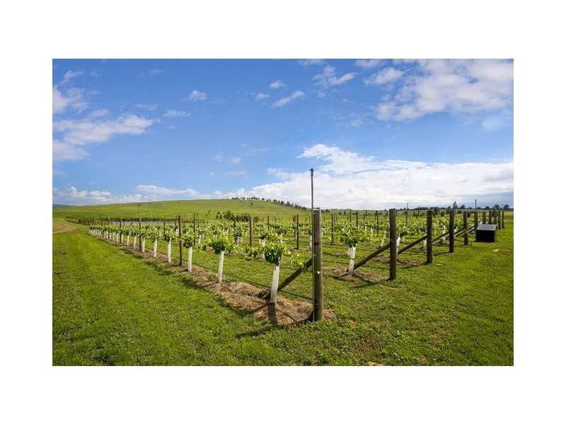 90 Eleven Mile Drive, Bathurst NSW 2795