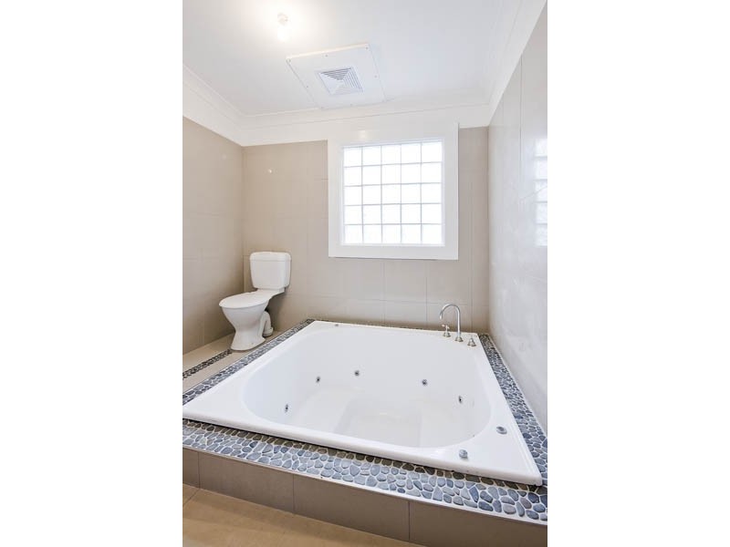 61 Princes Highway, Thirroul NSW 2515