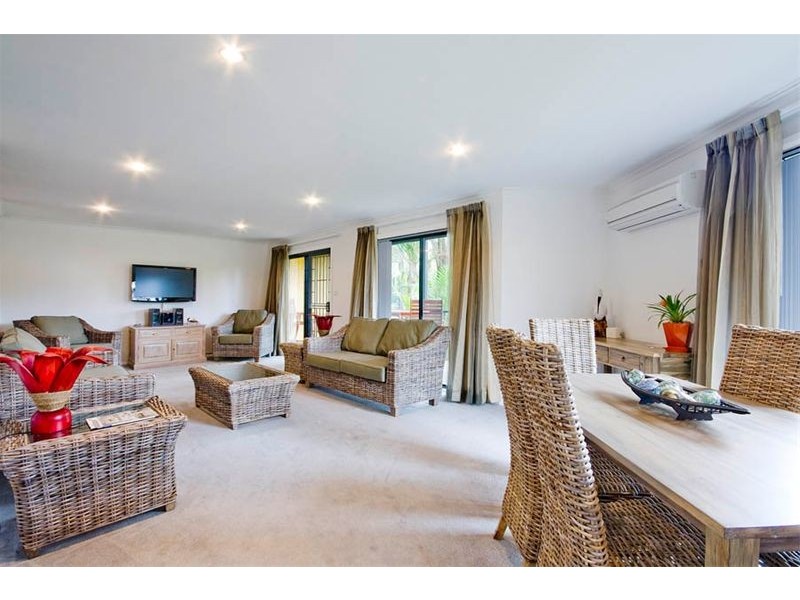 2/186 Lawrence Hargrave Drive, Thirroul NSW 2515