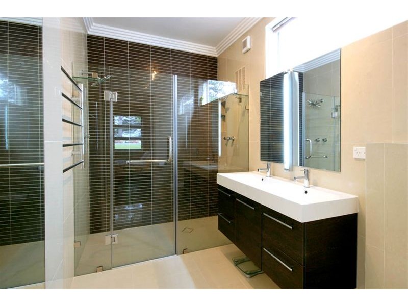 35 The Esplanade, Thirroul NSW 2515