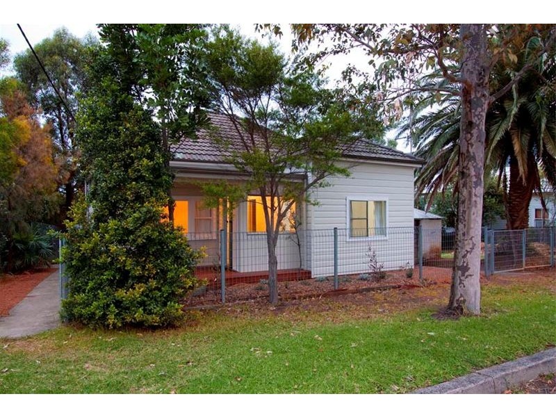 10 Wrexham Road, Thirroul NSW 2515