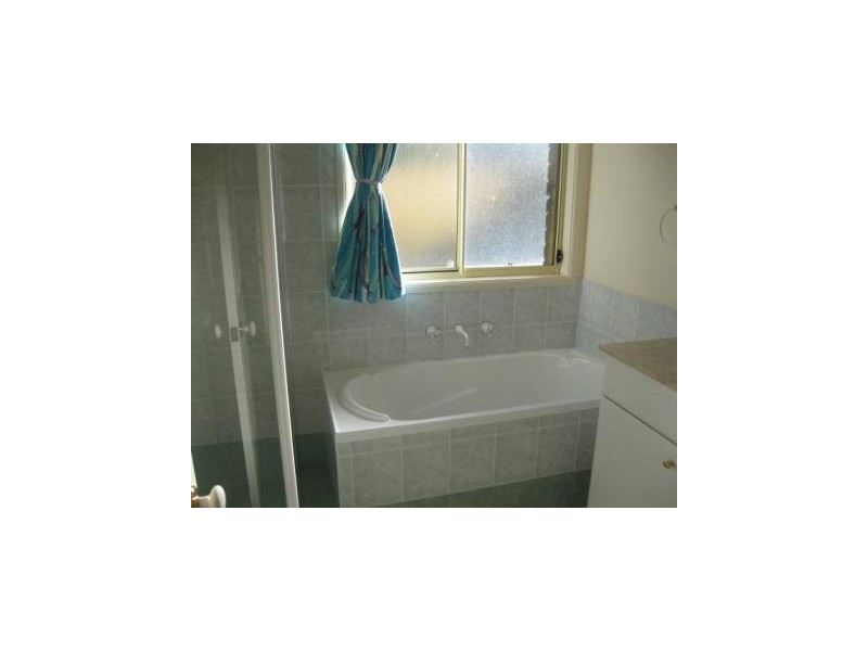 18 Bath Street, Thirroul NSW 2515