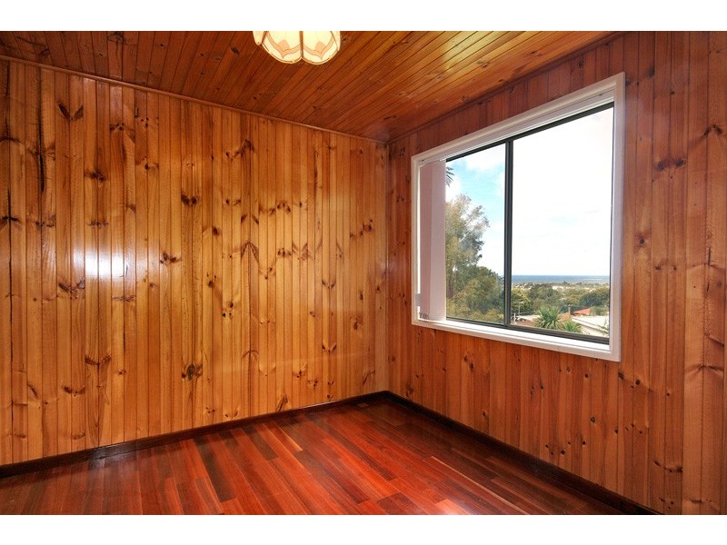 32 Robinsville Crescent, Thirroul NSW 2515
