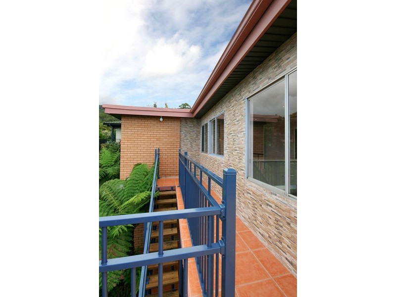 32 Robinsville Crescent, Thirroul NSW 2515