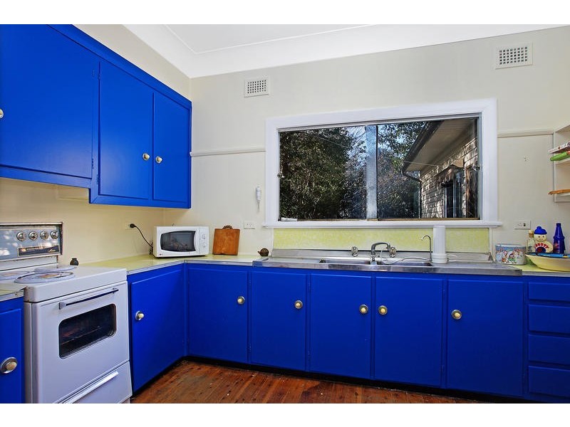 18 Hewitts Avenue, Thirroul NSW 2515