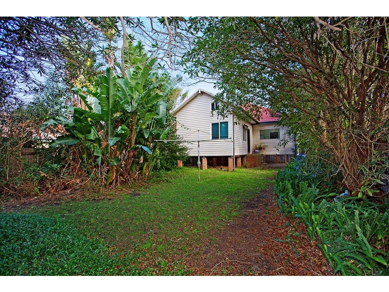 18 Hewitts Avenue, Thirroul NSW 2515