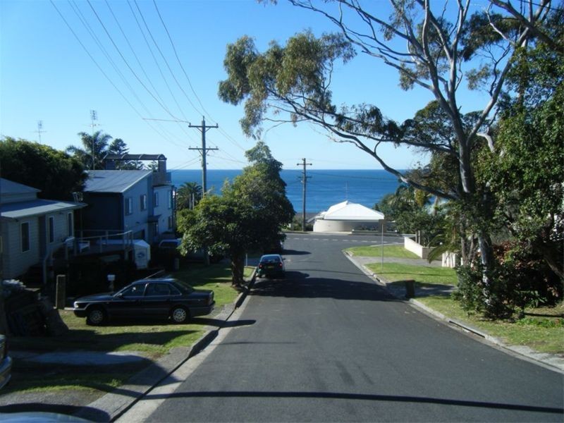 8 Broadridge Street, Wombarra NSW 2515