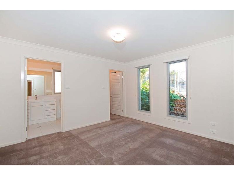 10 Gumtree Lane, Thirroul NSW 2515