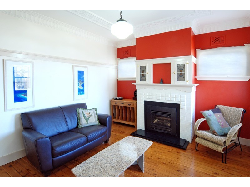 8 Virginia Terrace, Thirroul NSW 2515
