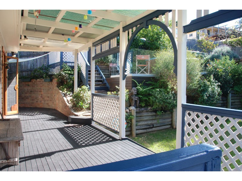 8 Virginia Terrace, Thirroul NSW 2515