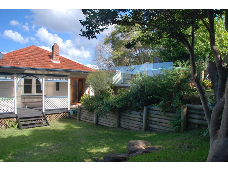 8 Virginia Terrace, Thirroul NSW 2515