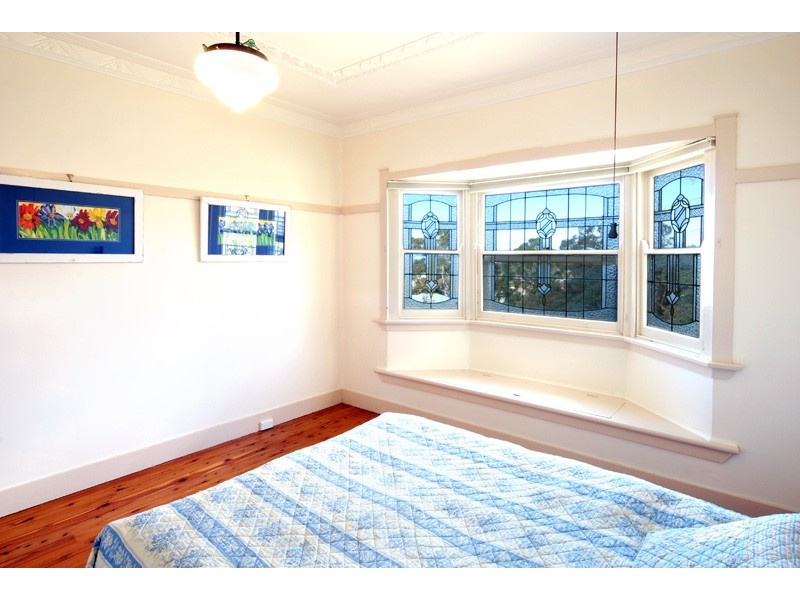 8 Virginia Terrace, Thirroul NSW 2515
