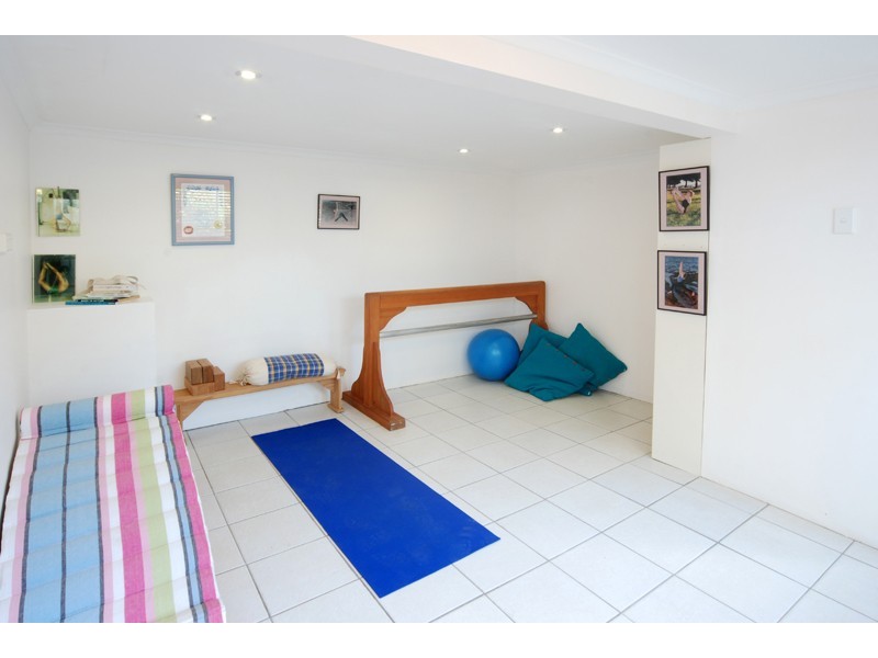 8 Virginia Terrace, Thirroul NSW 2515