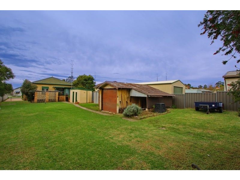 11 Hewitts Avenue, Thirroul NSW 2515
