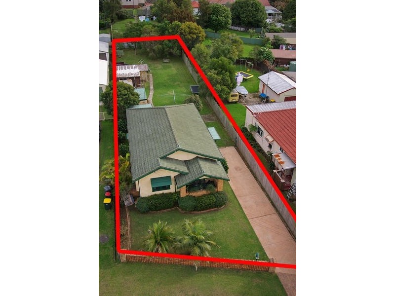 11 Hewitts Avenue, Thirroul NSW 2515