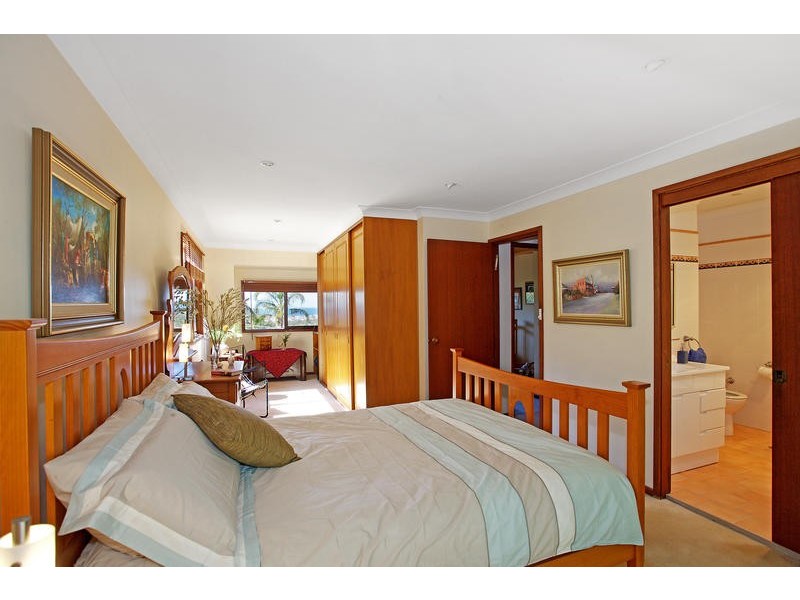 6 Cornock Avenue, Thirroul NSW 2515