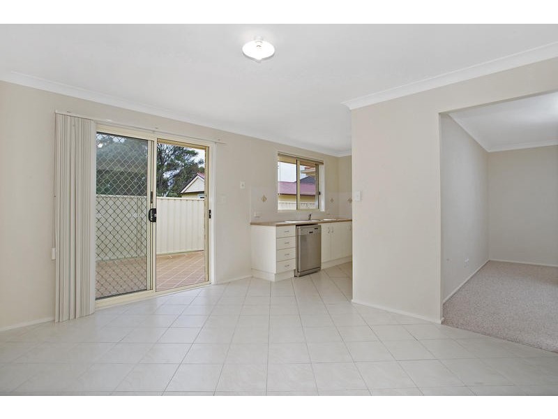 2/12 Redman Avenue, Thirroul NSW 2515