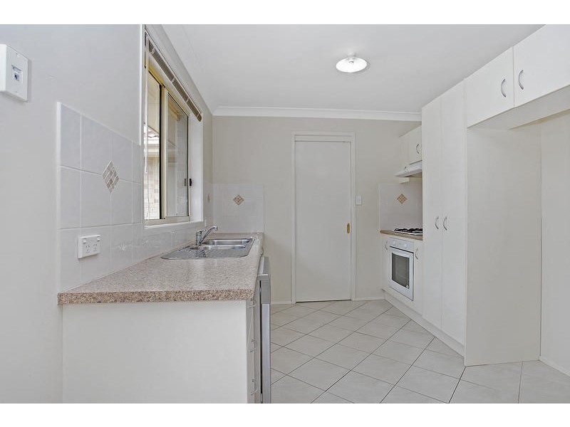 2/12 Redman Avenue, Thirroul NSW 2515