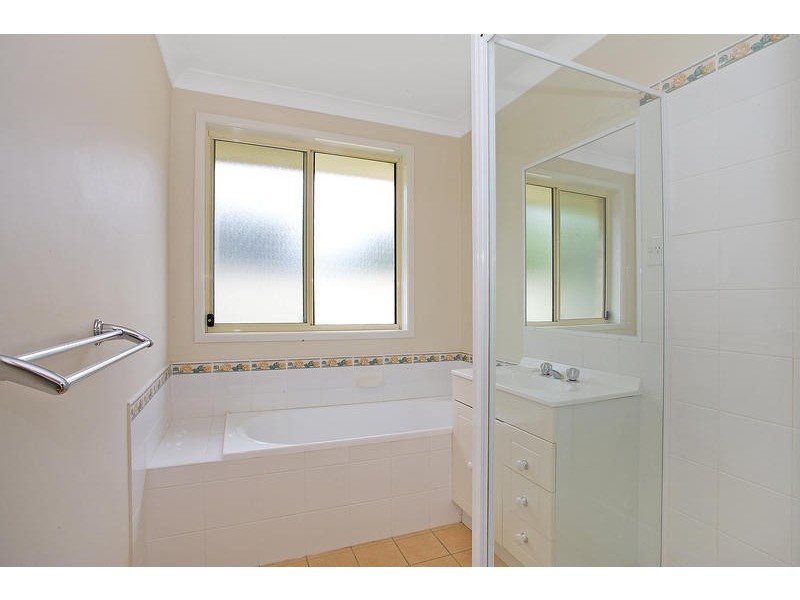 2/12 Redman Avenue, Thirroul NSW 2515