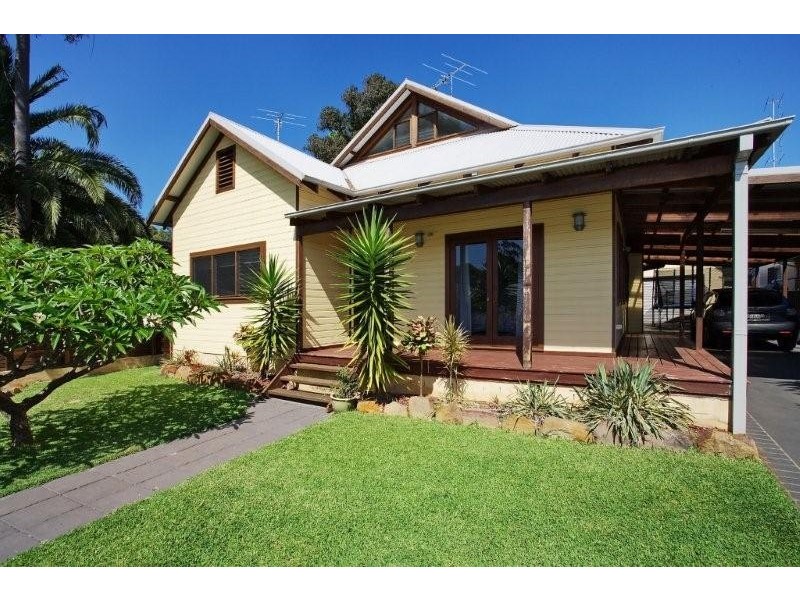 39 Benelong Street, Bulli NSW 2516