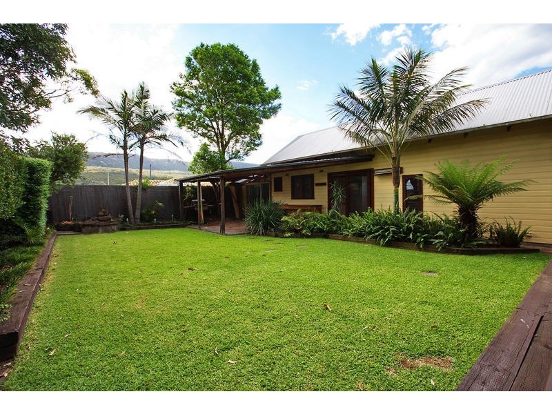 39 Benelong Street, Bulli NSW 2516