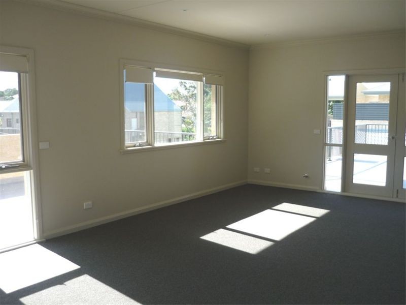 2/2C Lachlan Street, Thirroul NSW 2515