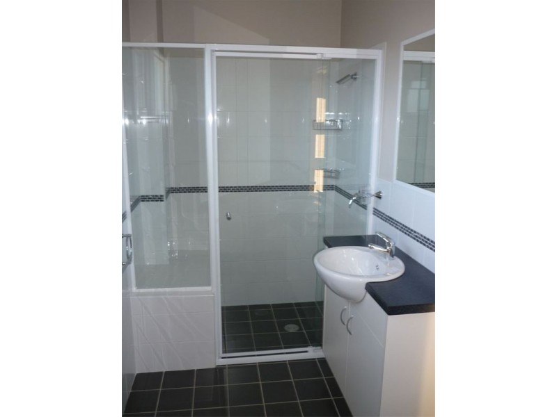 2/2C Lachlan Street, Thirroul NSW 2515