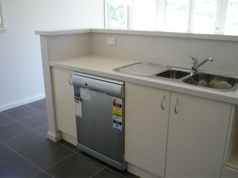 2/2C Lachlan Street, Thirroul NSW 2515