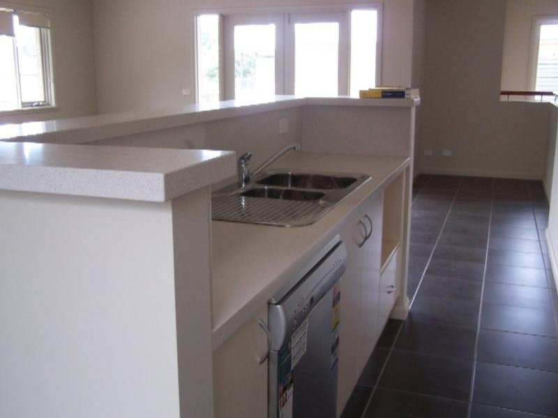 2/2C Lachlan Street, Thirroul NSW 2515