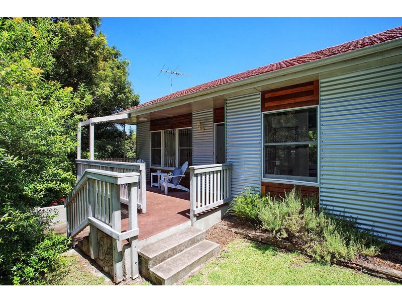 8 Sea Foam Avenue, Thirroul NSW 2515