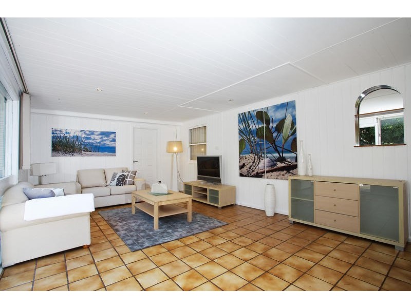 8 Sea Foam Avenue, Thirroul NSW 2515