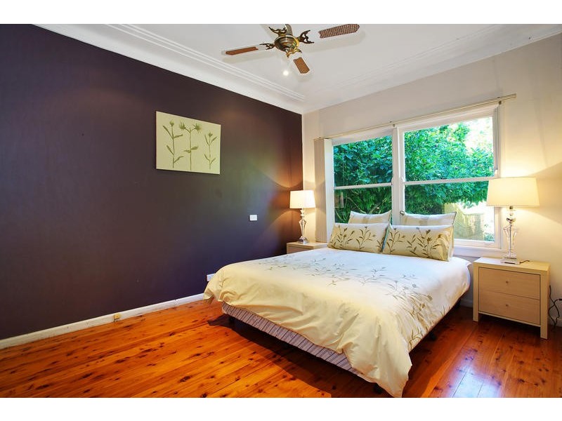 8 Sea Foam Avenue, Thirroul NSW 2515