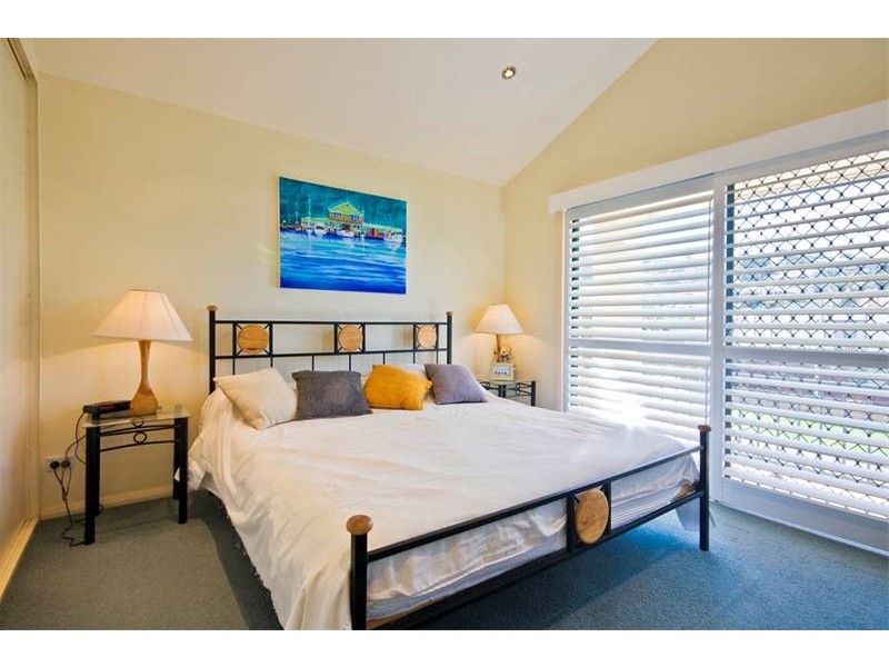 8 Henley Road, Thirroul NSW 2515