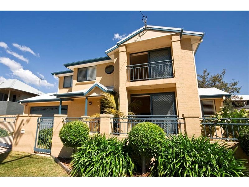 8 Henley Road, Thirroul NSW 2515