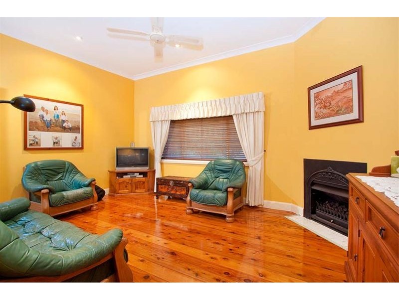1 Hillcrest Avenue, Woonona NSW 2517