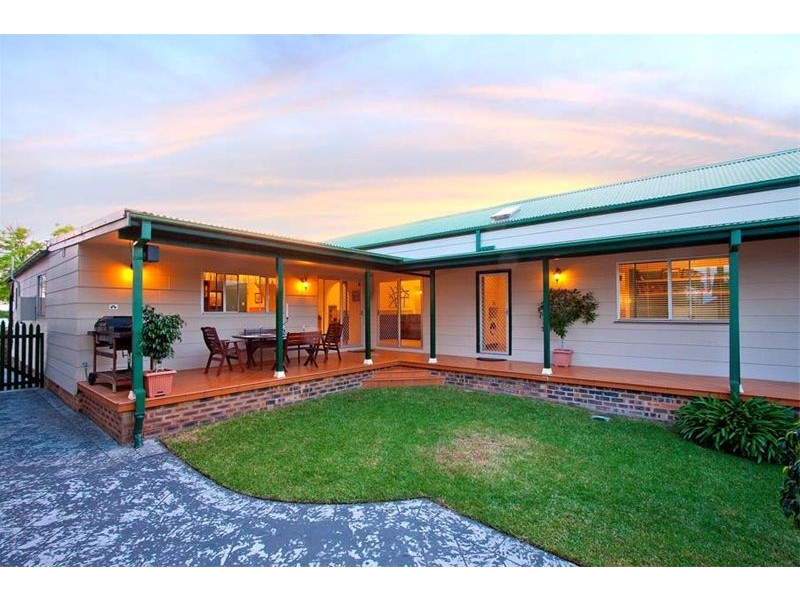 1 Hillcrest Avenue, Woonona NSW 2517