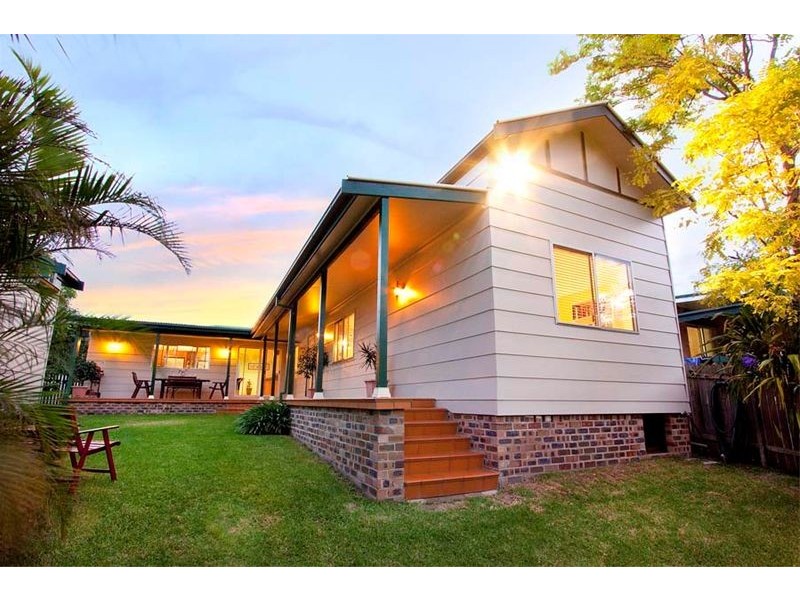 1 Hillcrest Avenue, Woonona NSW 2517
