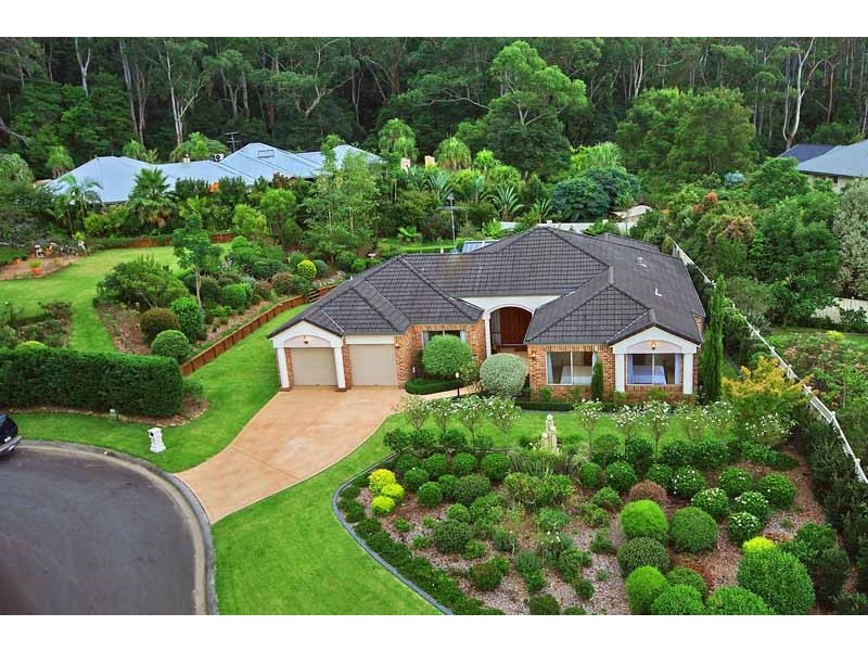 4 Parkwood Grove, Thirroul NSW 2515
