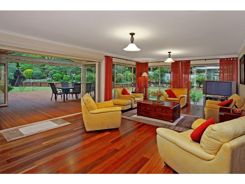 4 Parkwood Grove, Thirroul NSW 2515