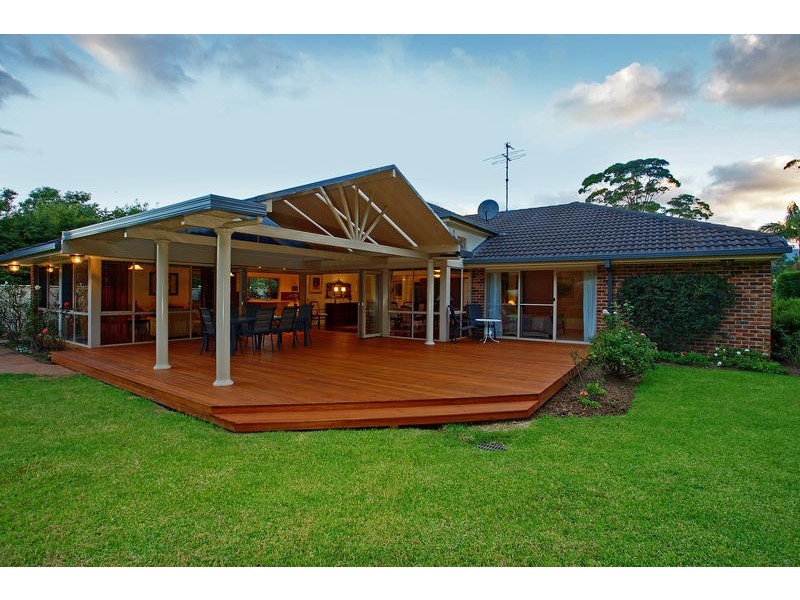 4 Parkwood Grove, Thirroul NSW 2515