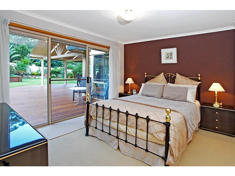 4 Parkwood Grove, Thirroul NSW 2515
