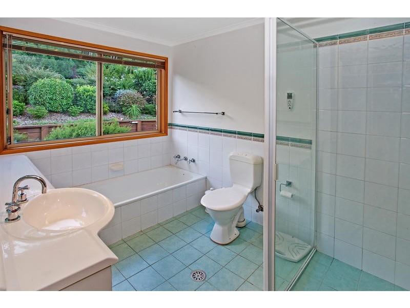 4 Parkwood Grove, Thirroul NSW 2515