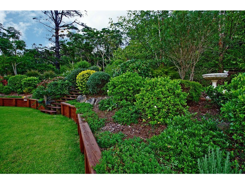 4 Parkwood Grove, Thirroul NSW 2515