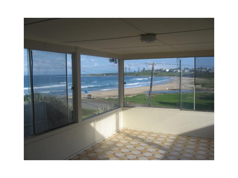 8 Corbett Avenue, Thirroul NSW 2515