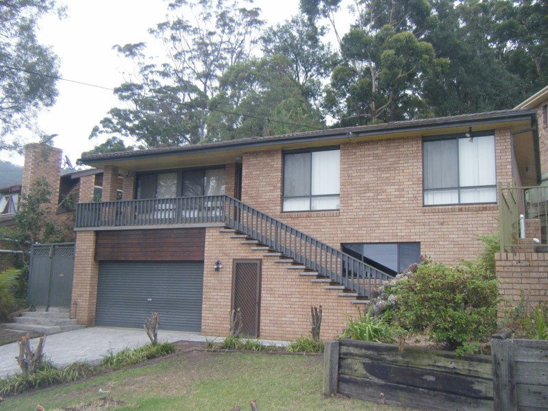8 Cornock Avenue, Thirroul NSW 2515