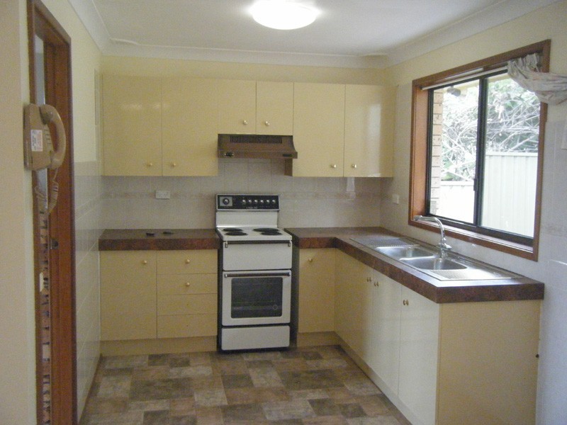 8 Cornock Avenue, Thirroul NSW 2515