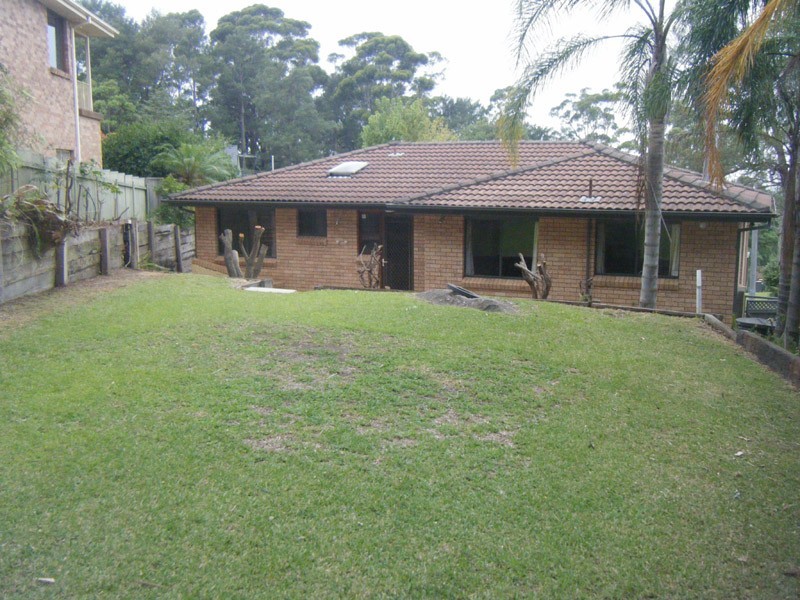 8 Cornock Avenue, Thirroul NSW 2515