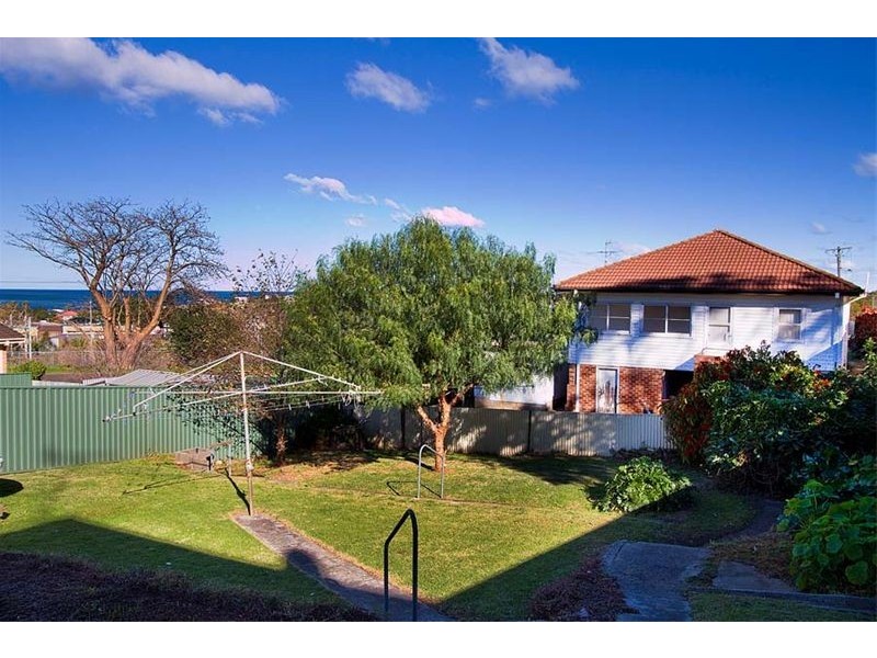 20 The Lookout, Thirroul NSW 2515