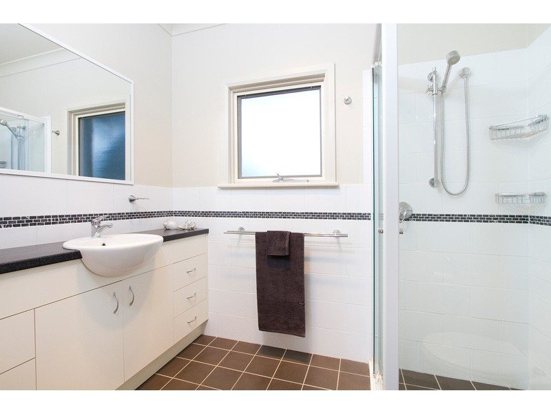 2/2C Lachlan Street, Thirroul NSW 2515